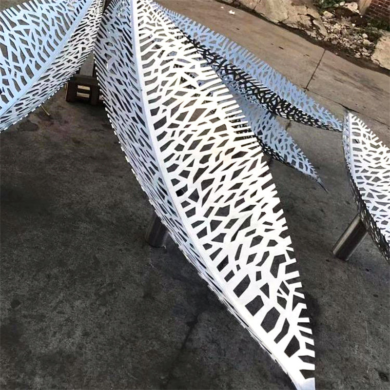 大型不锈钢雕塑定制地产景观月亮户外园林抽象鹿白钢异形镜面摆件