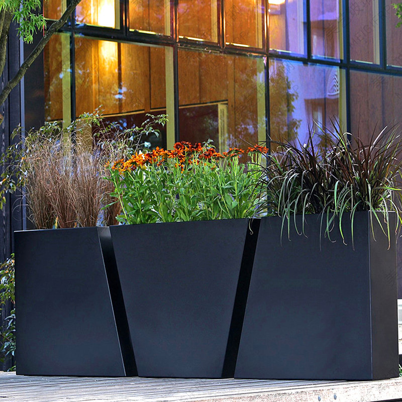 甘肃兰州商业广场装饰创意玻璃钢花盆美陈休闲椅