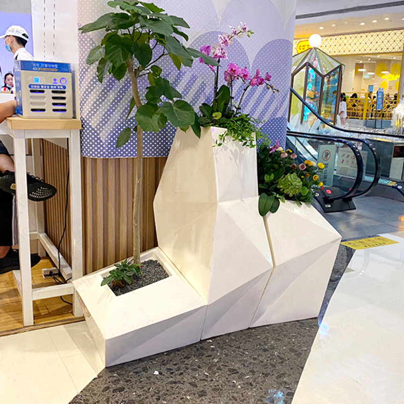 定制玻璃钢大花盆提升深圳街道景观工程