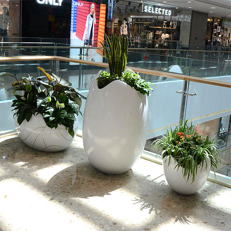 吉林长春楼盘户外玻璃钢艺术组合花器