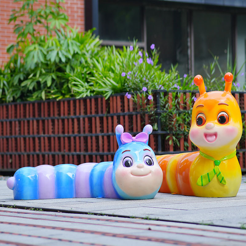 太空人宇航员卡通雕塑定制商场售楼处玻璃钢户外装饰落地美陈摆件