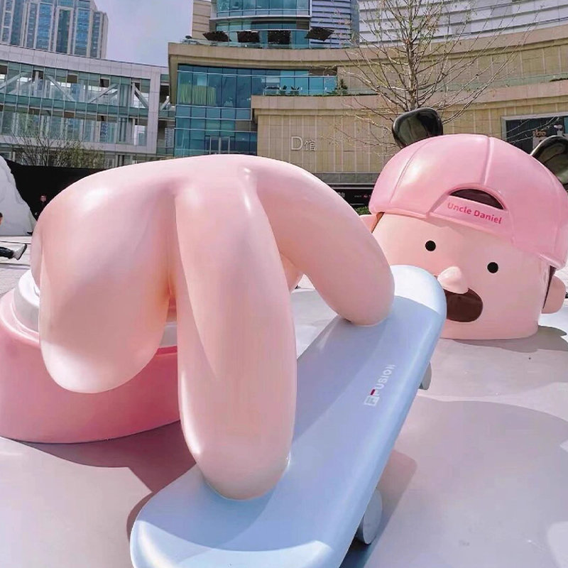 户外玻璃钢抽象体育运动人物雕塑跑步足球篮球自行车大型景观摆件